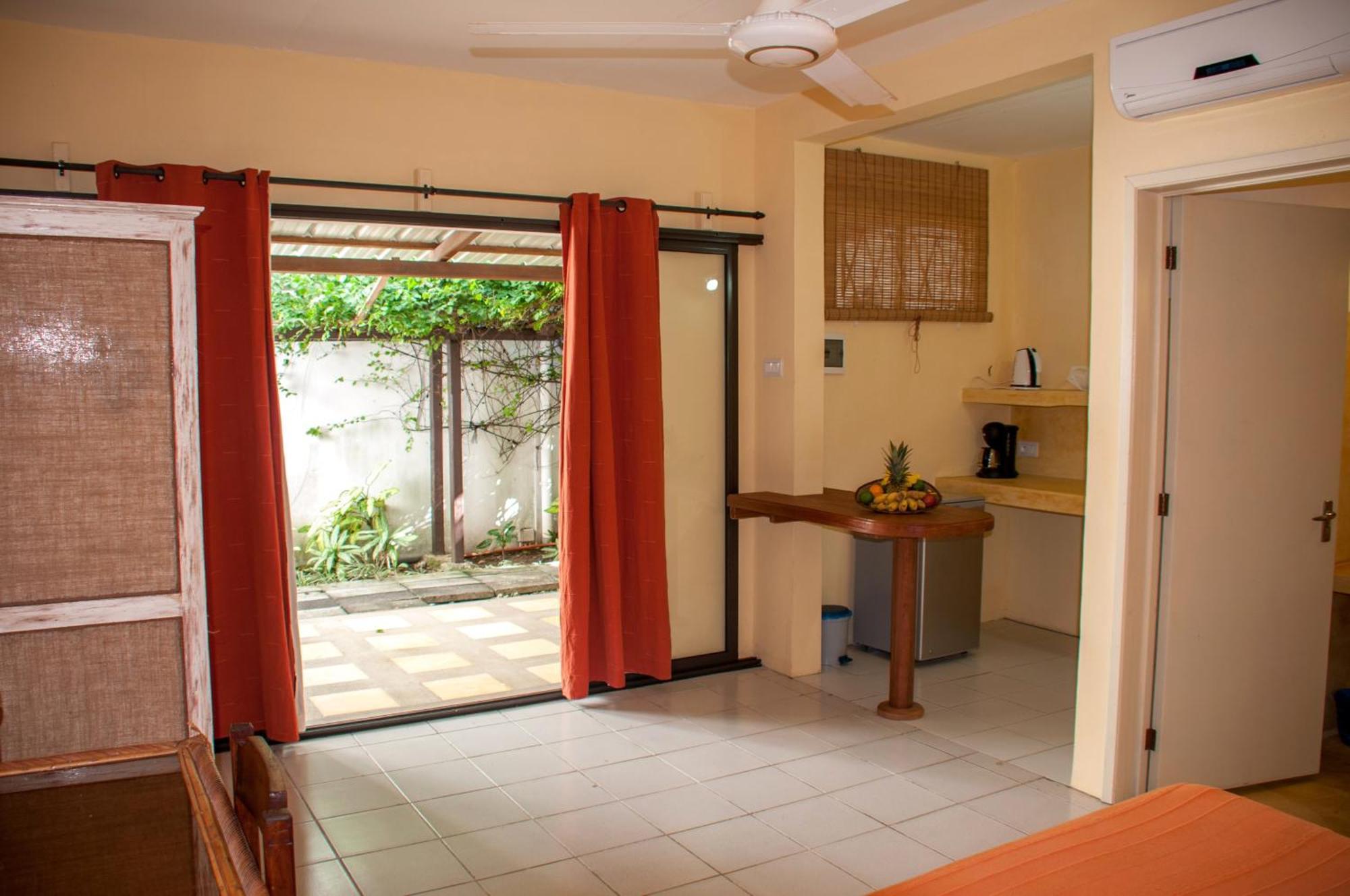 Chantauvent Guest House Blue Bay Quarto foto